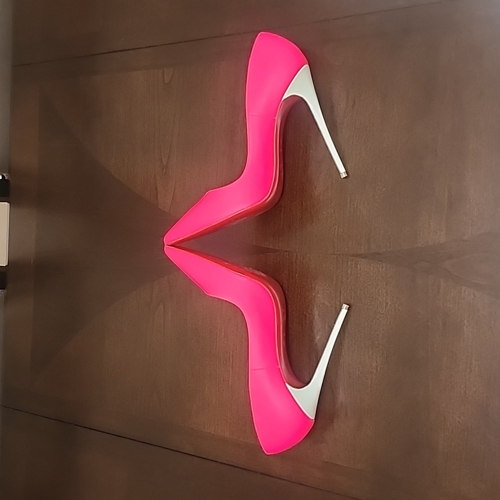 100% Authentic Christian Louboutin Neon Pink Heels Size 39 - Picture 3 of 5